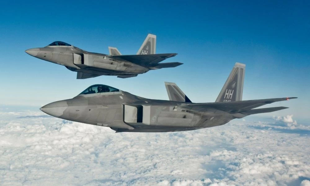 Μεγάλο ρίσκο! Η τυχόν ανάπτυξη των F-22 Raptor stealth των ΗΠΑ στην Ανατολική Ευρώπη θα αυξήσει την επικινδυνότητα στρατιωτικής εμπλοκής ΝΑΤΟ-Ρωσίας
